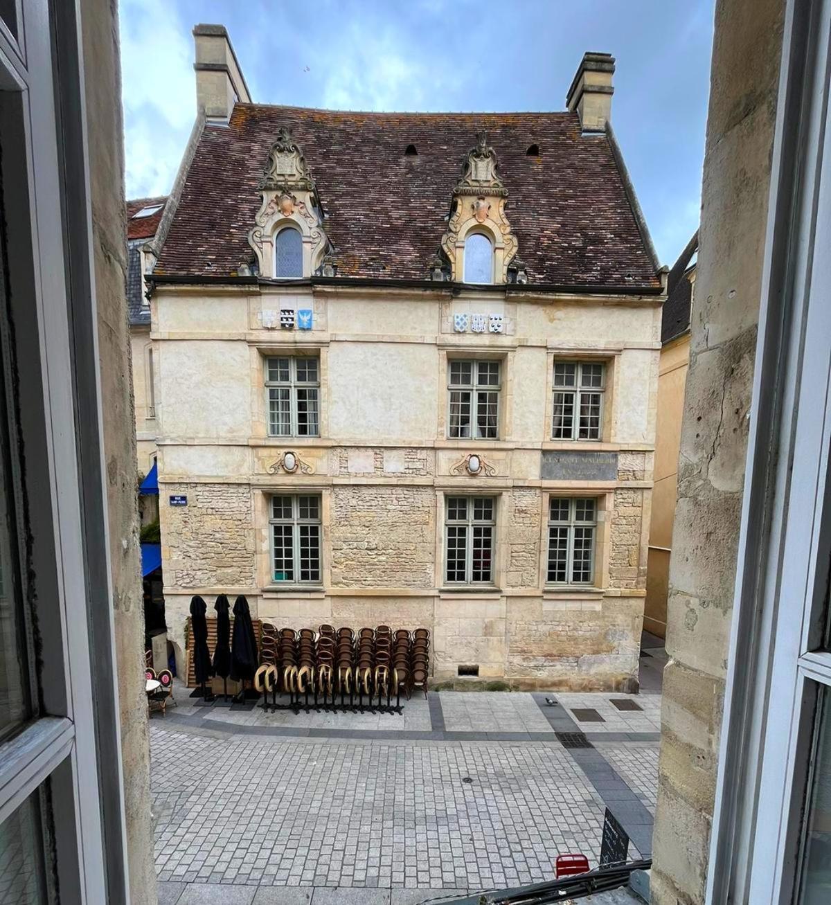 Elegant Studio En Hypercentre Dans Le Quartier Historique Anime Avec Parking Gratuit Caen Exterior photo